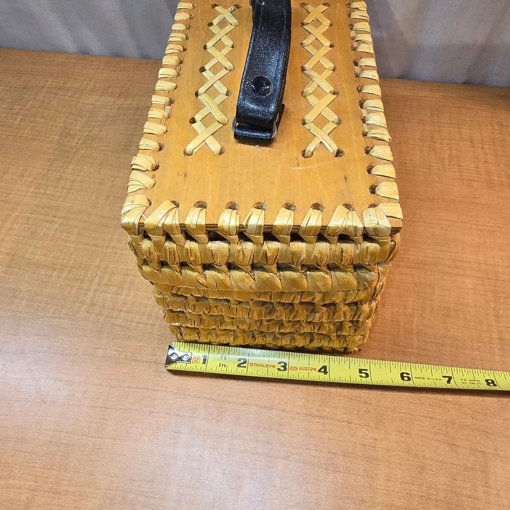 RARE!‎ Vintage Wicker Woven Make-up Cosmetic Case Excellent Condition!